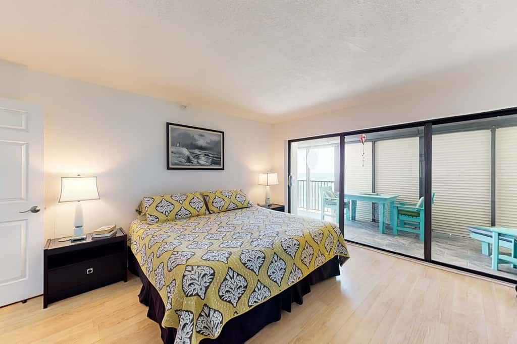 Oceanfront condo w stunning views fully equipped kitchen shared hot tub pool