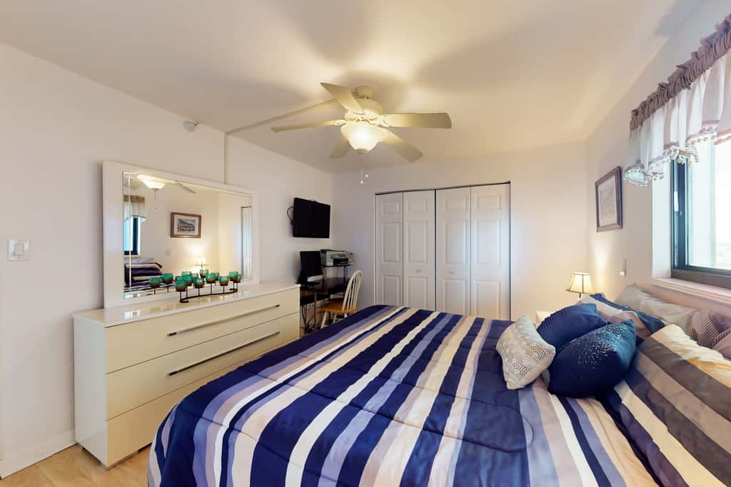 Oceanfront condo w stunning views fully equipped kitchen shared hot tub pool