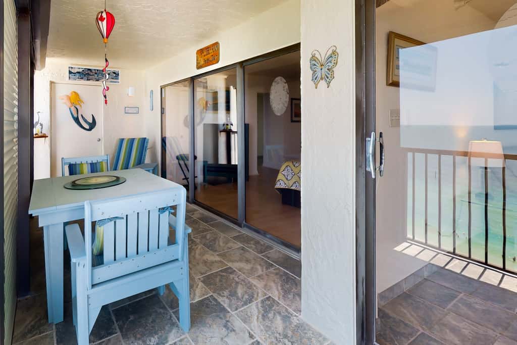 Oceanfront condo w stunning views fully equipped kitchen shared hot tub pool