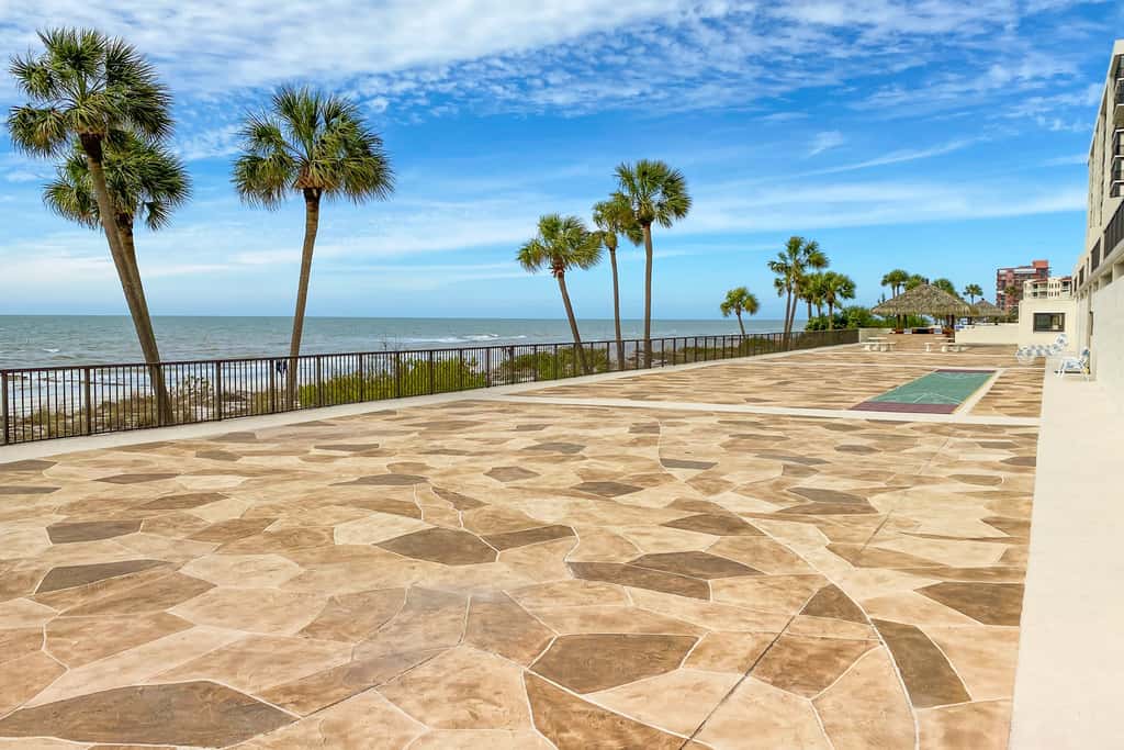 Oceanfront condo w stunning views fully equipped kitchen shared hot tub pool