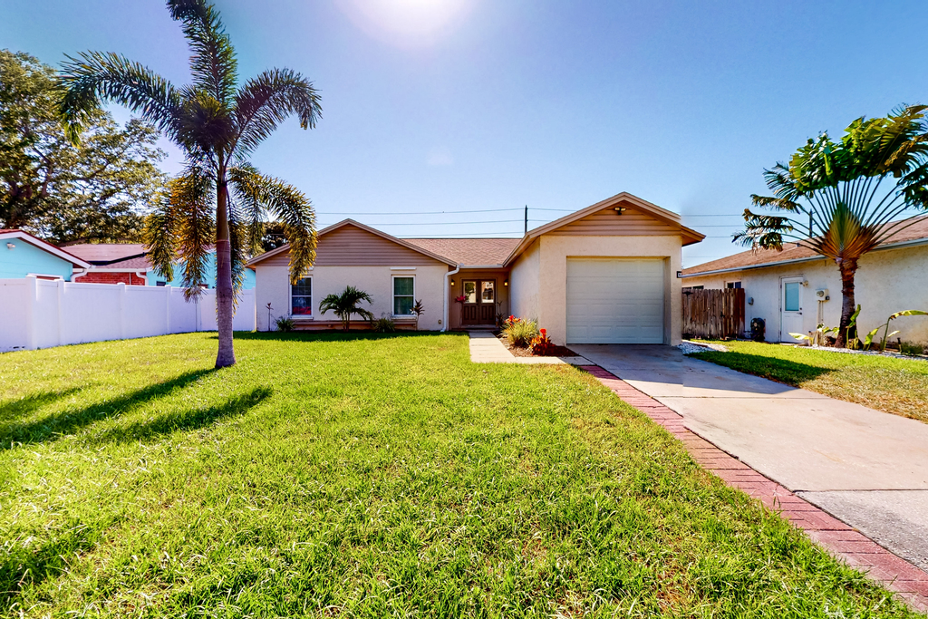 Dog friendly house with patio firepit fenced yard beach gear and AC