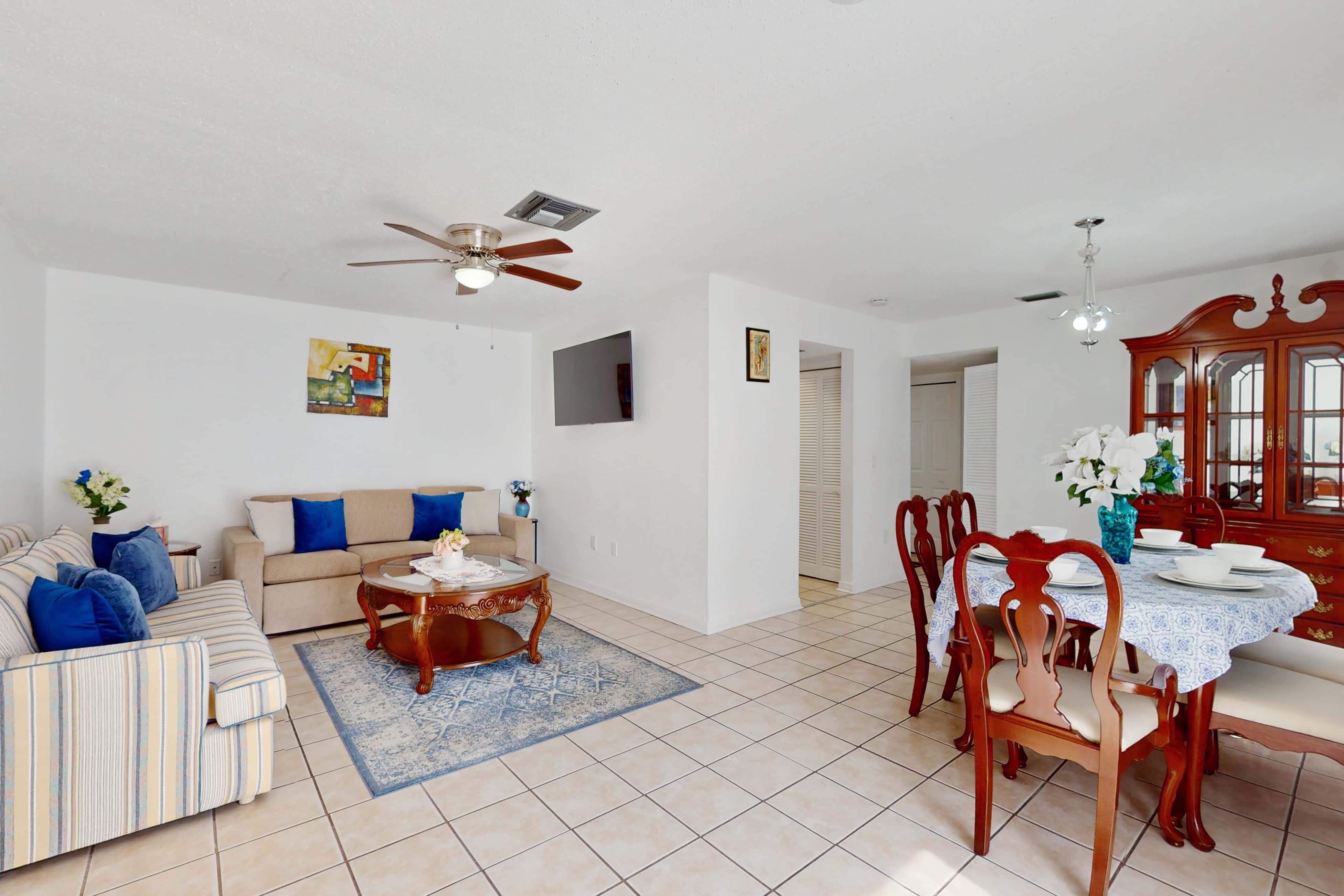 Centrally located dog friendly comfortable home with AC and WD