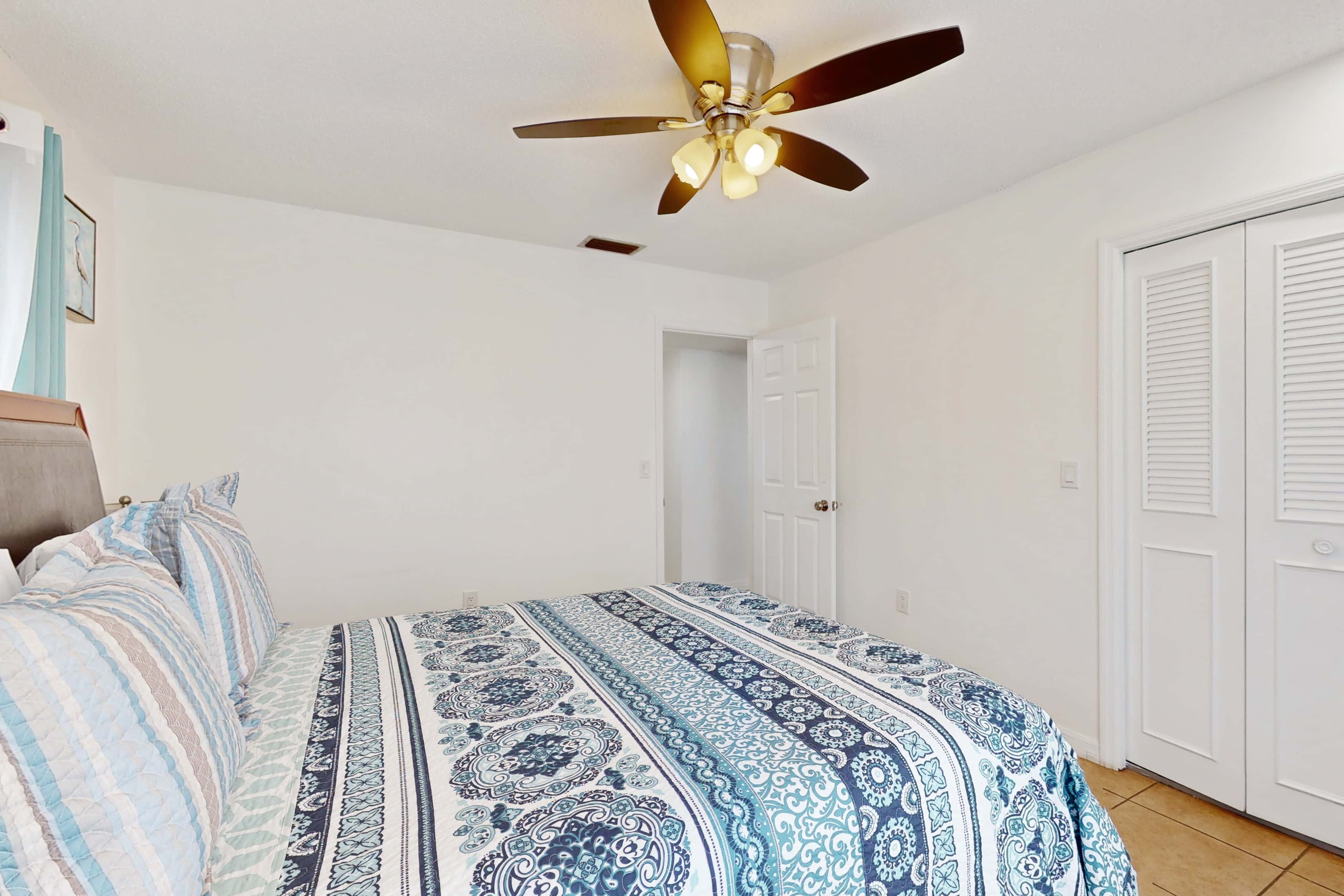 Centrally located dog friendly comfortable home with AC and WD