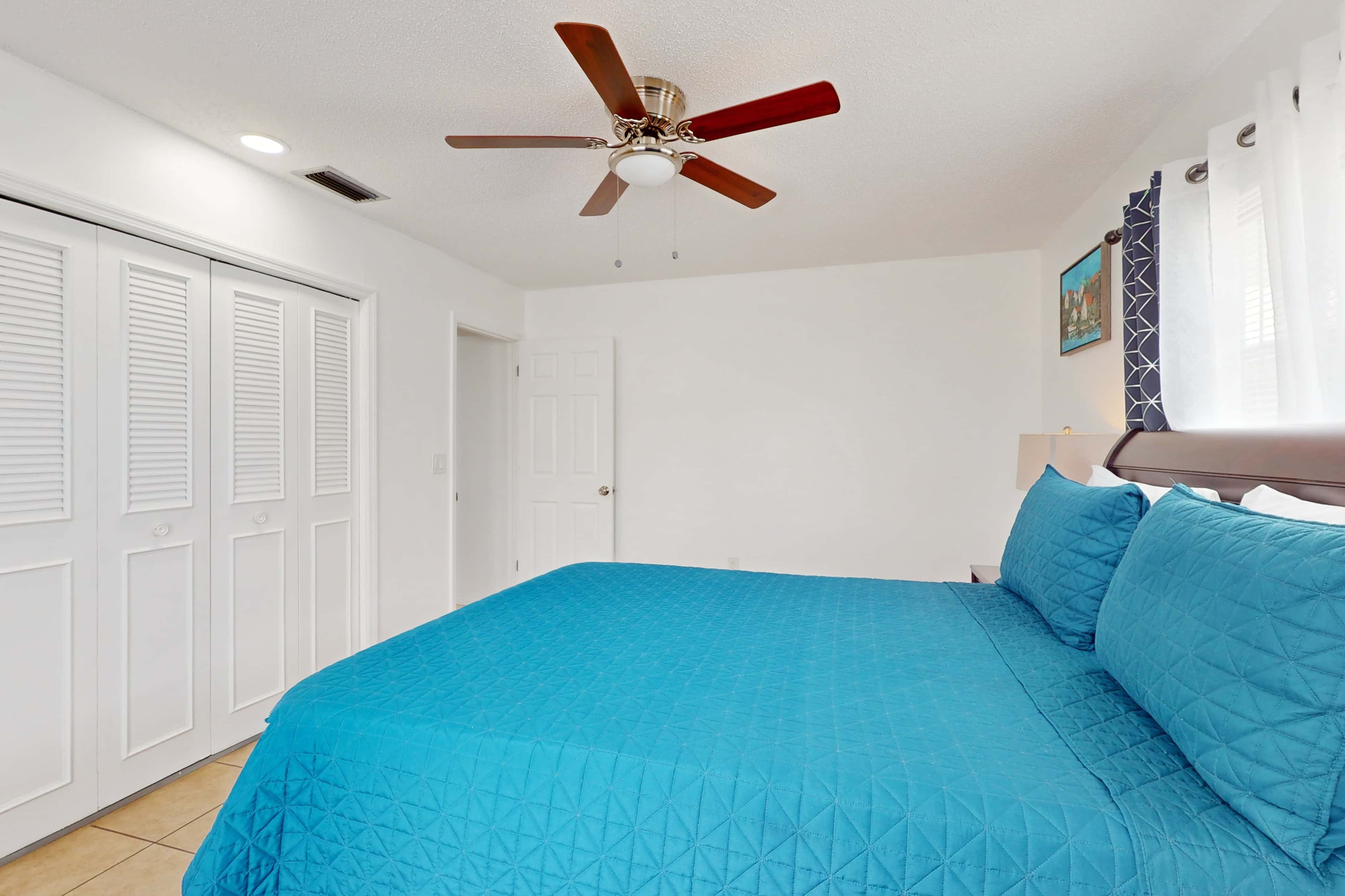 Centrally located dog friendly comfortable home with AC and WD