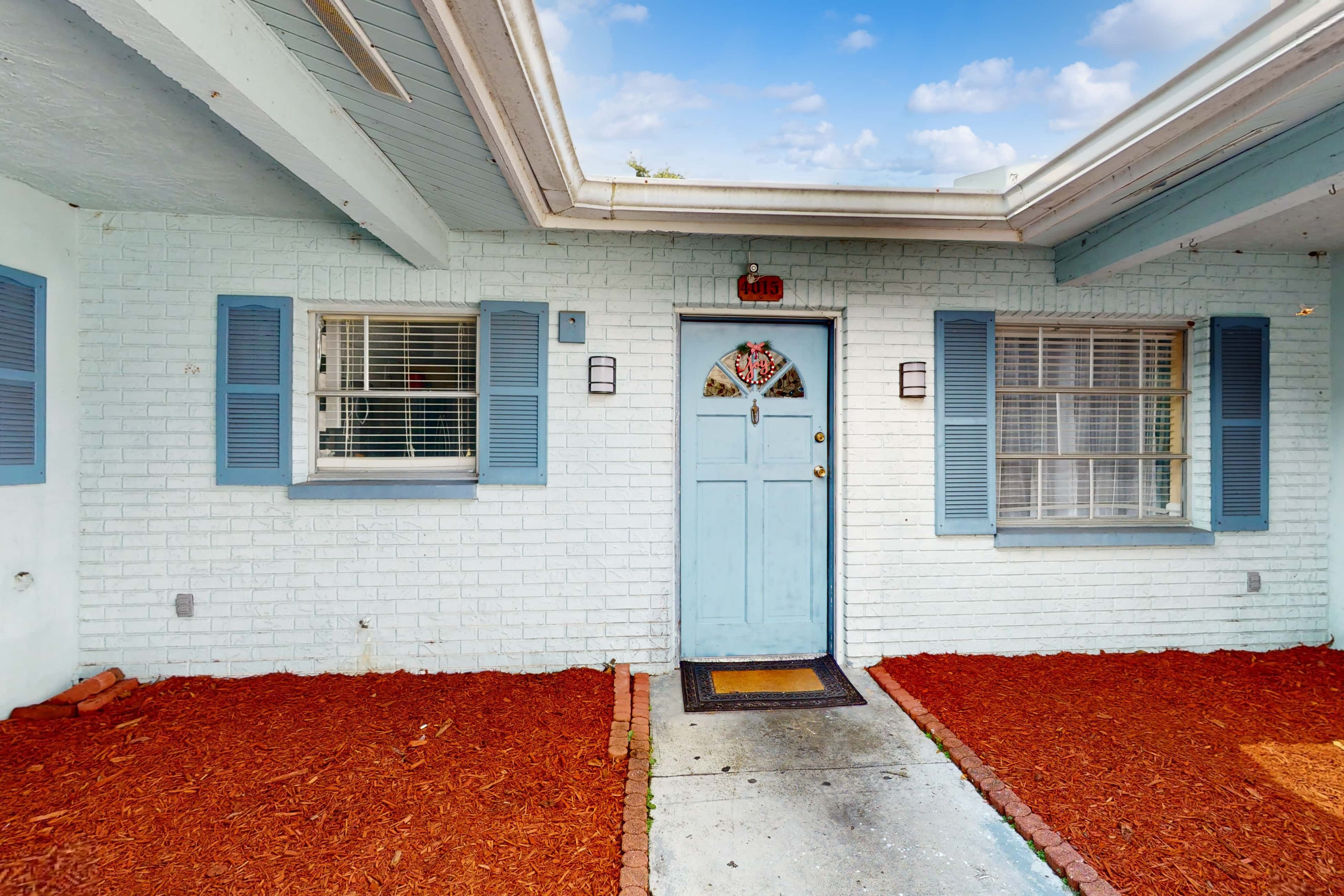 Centrally located dog friendly comfortable home with AC and WD