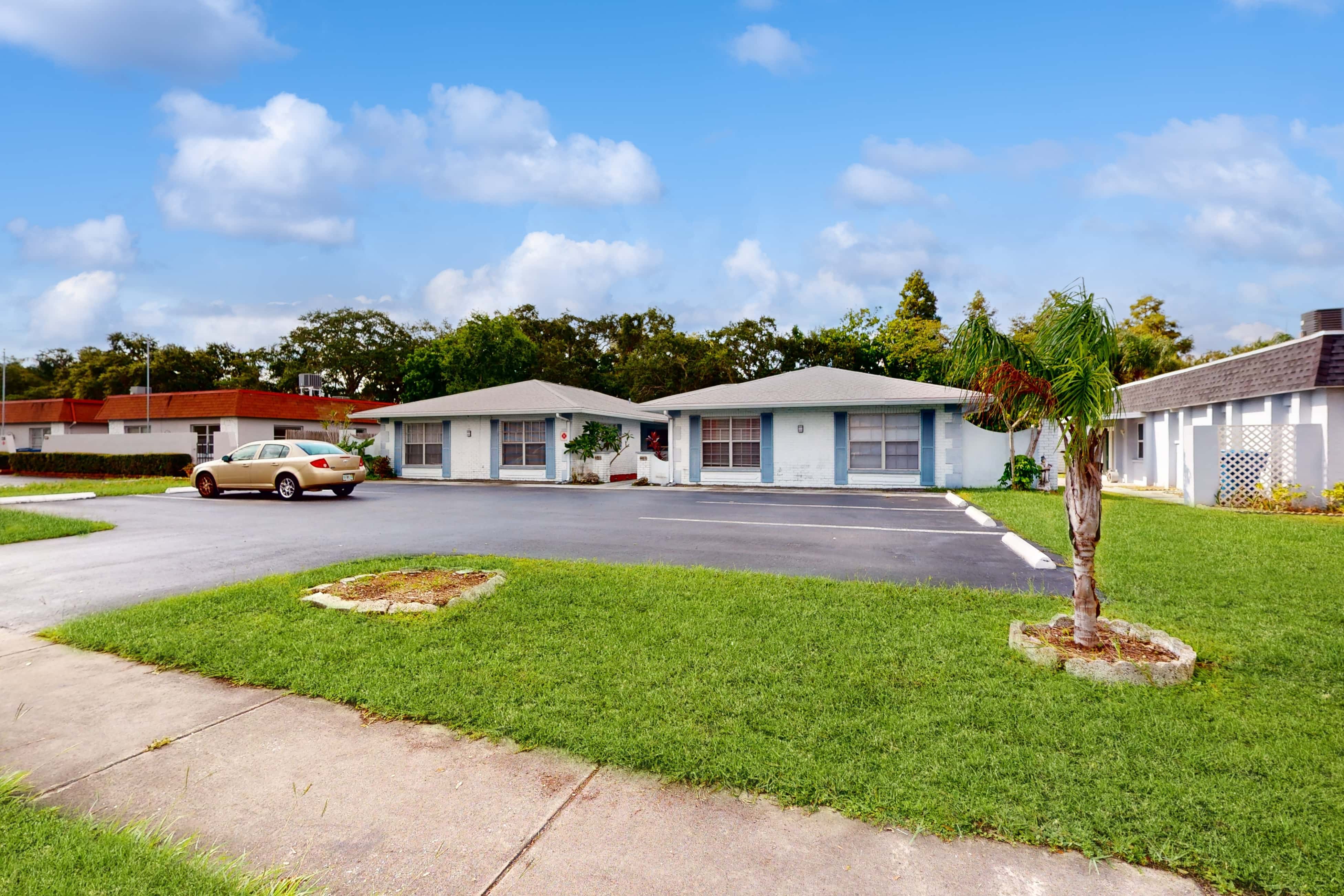 Centrally located dog friendly comfortable home with AC and WD