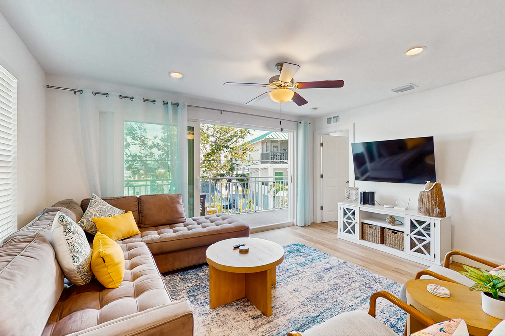 Coastal Getaway 3BR 3BA Condo with Pool Just 2 Blocks from the Beach