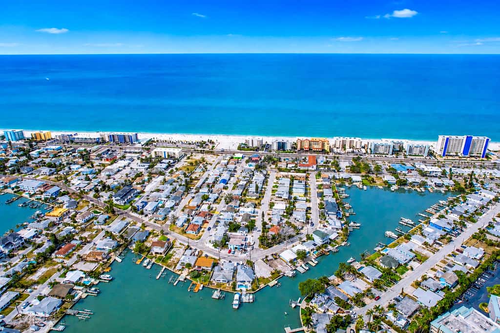 Extraordinary Gulf front condo w screened in balcony WD AC heated pool pool spa