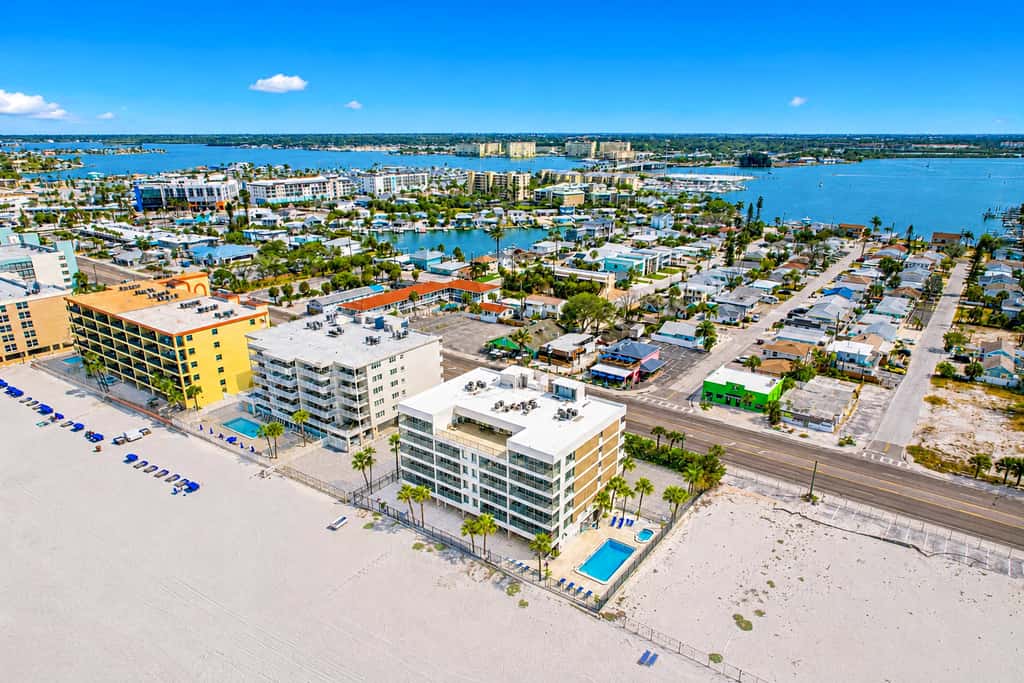 Extraordinary Gulf front condo w screened in balcony WD AC heated pool pool spa