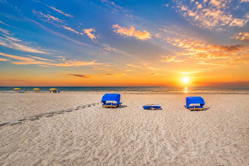 Extraordinary Gulf front condo w screened in balcony WD AC heated pool pool spa