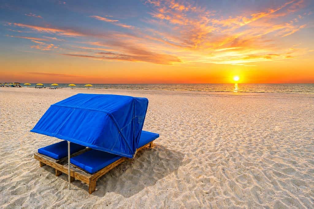 Extraordinary Gulf front condo w screened in balcony WD AC heated pool pool spa