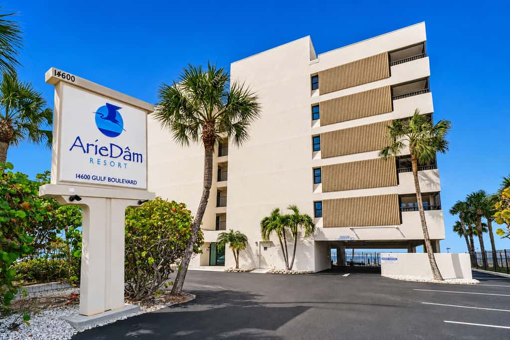 Extraordinary Gulf front condo w screened in balcony WD AC heated pool pool spa