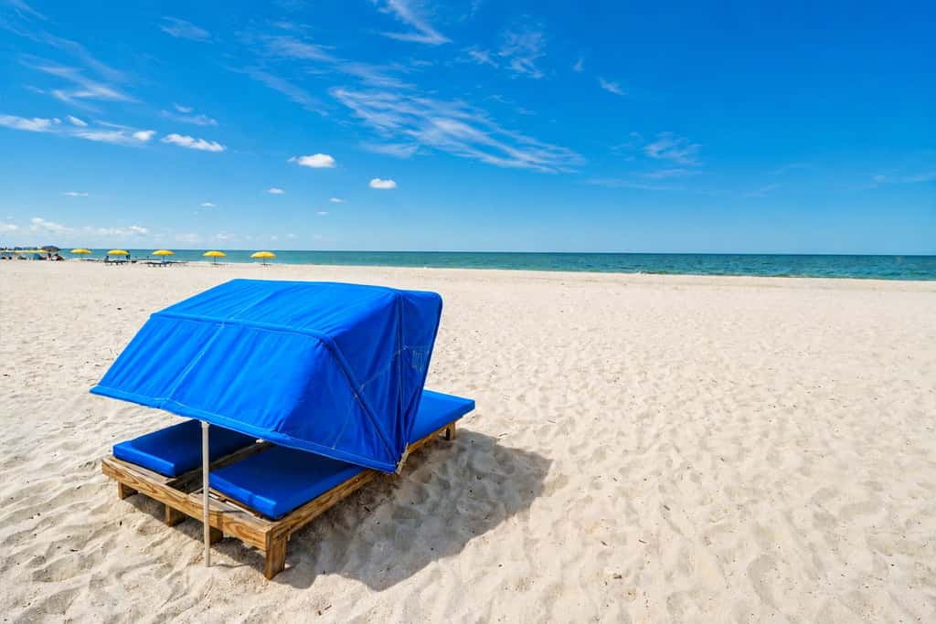 Extraordinary Gulf front condo w screened in balcony WD AC heated pool pool spa