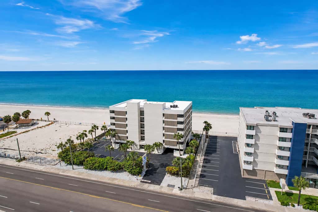 Extraordinary Gulf front condo w screened in balcony WD AC heated pool pool spa
