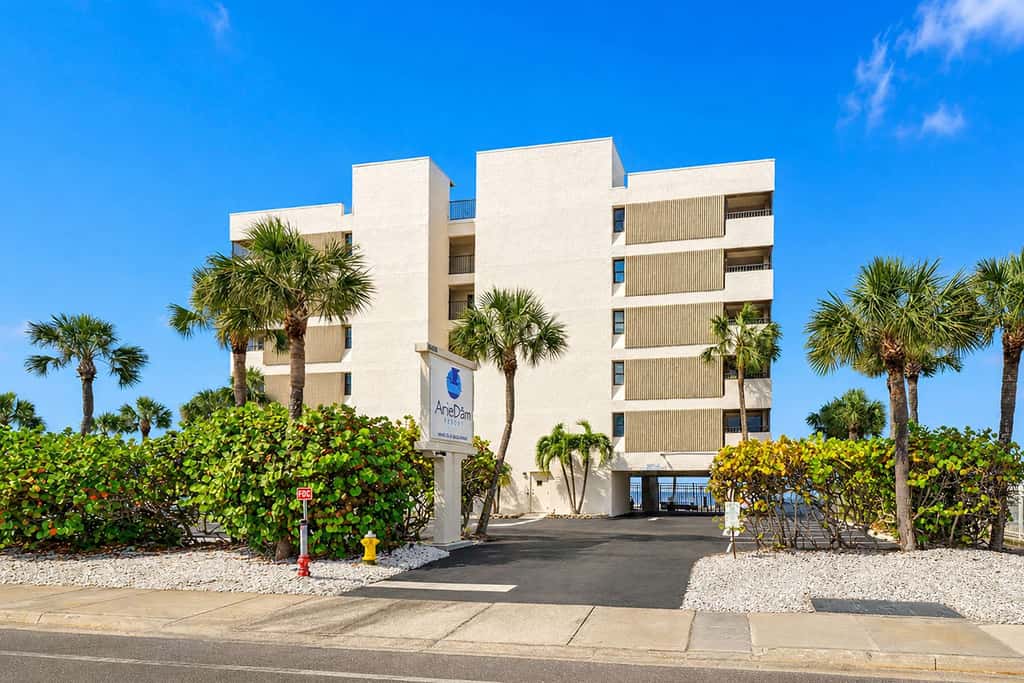 Extraordinary Gulf front condo w screened in balcony WD AC heated pool pool spa