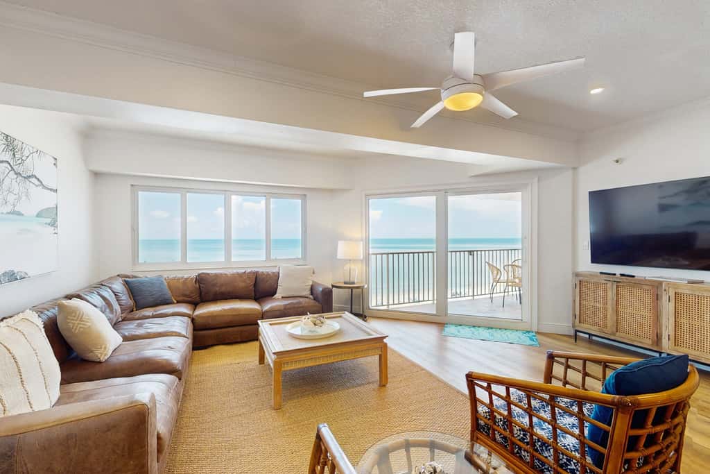 Dreamy condo with panoramic Gulf vIews and beachfront heated pool and spa