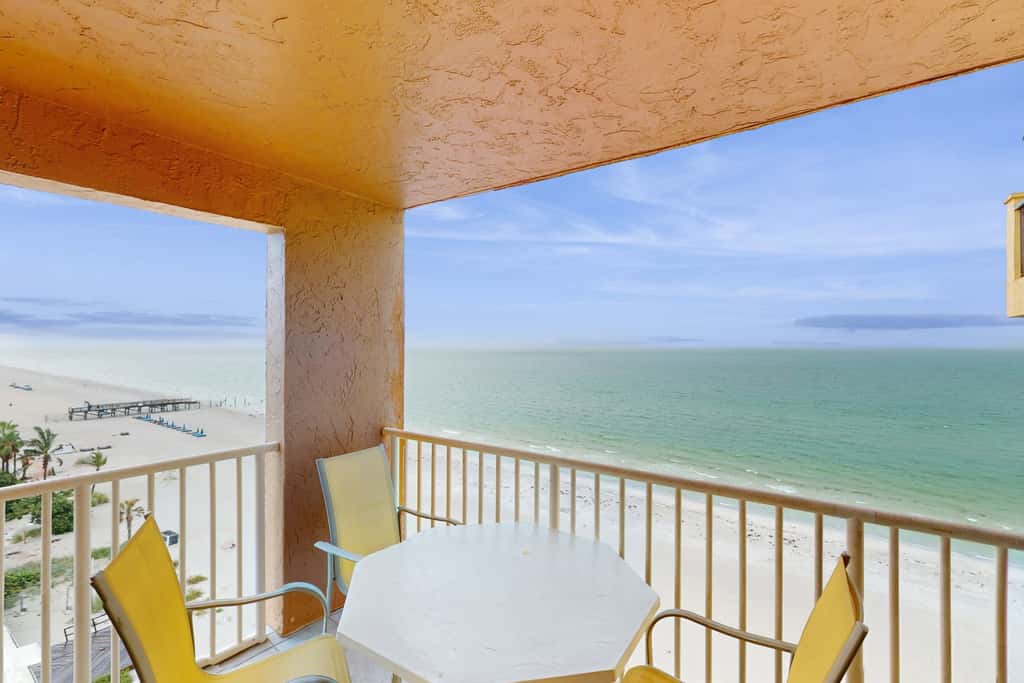 Beachfront condo with Gulf view balcony and central AC snowbirds OK