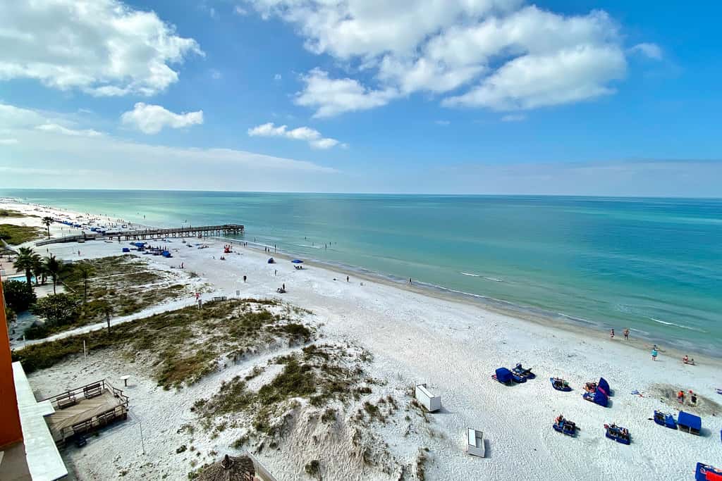 Beachfront condo with Gulf view balcony and central AC snowbirds OK