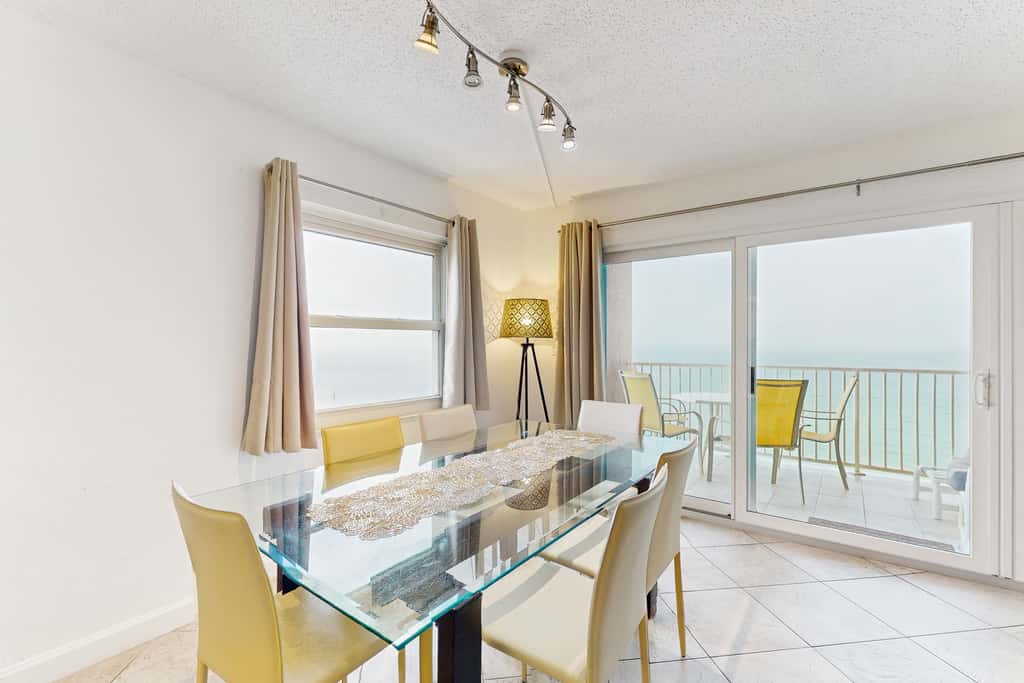 Beachfront condo with Gulf view balcony and central AC snowbirds OK