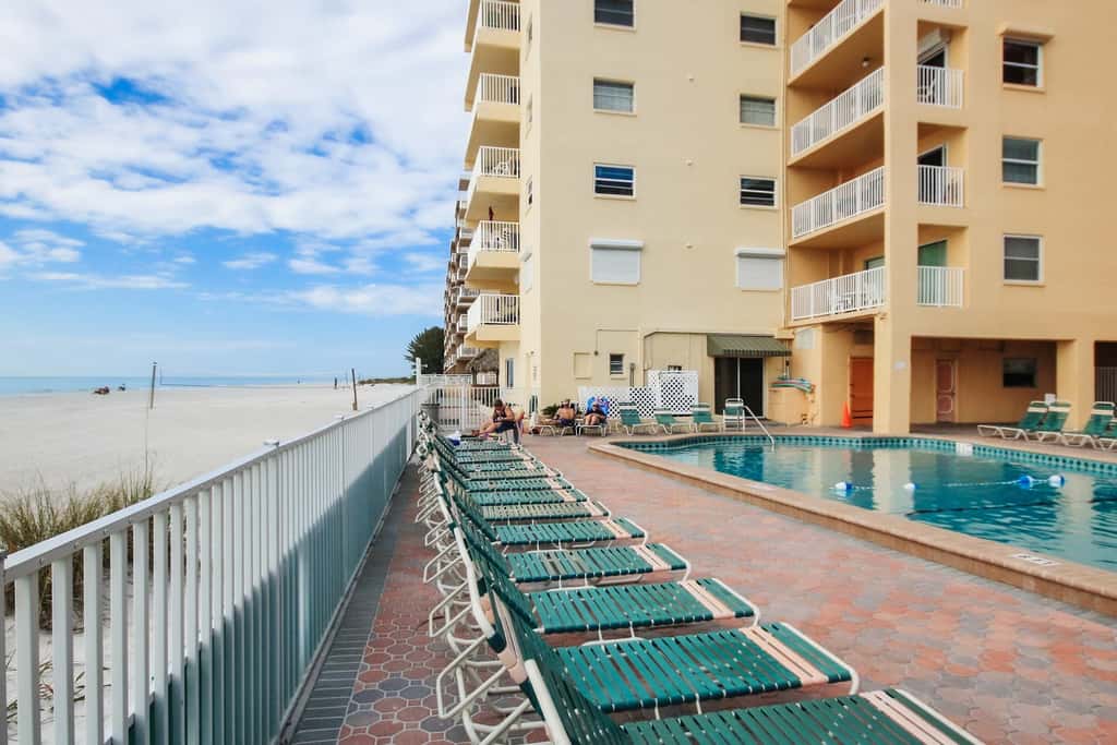 Beachfront condo with Gulf view balcony and central AC snowbirds OK
