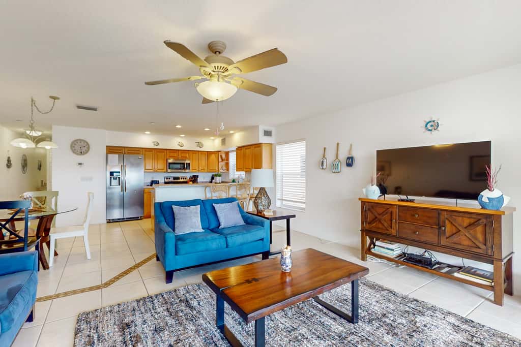 Snowbird friendly condo w Intracoastal and pool views heated pool dock and AC