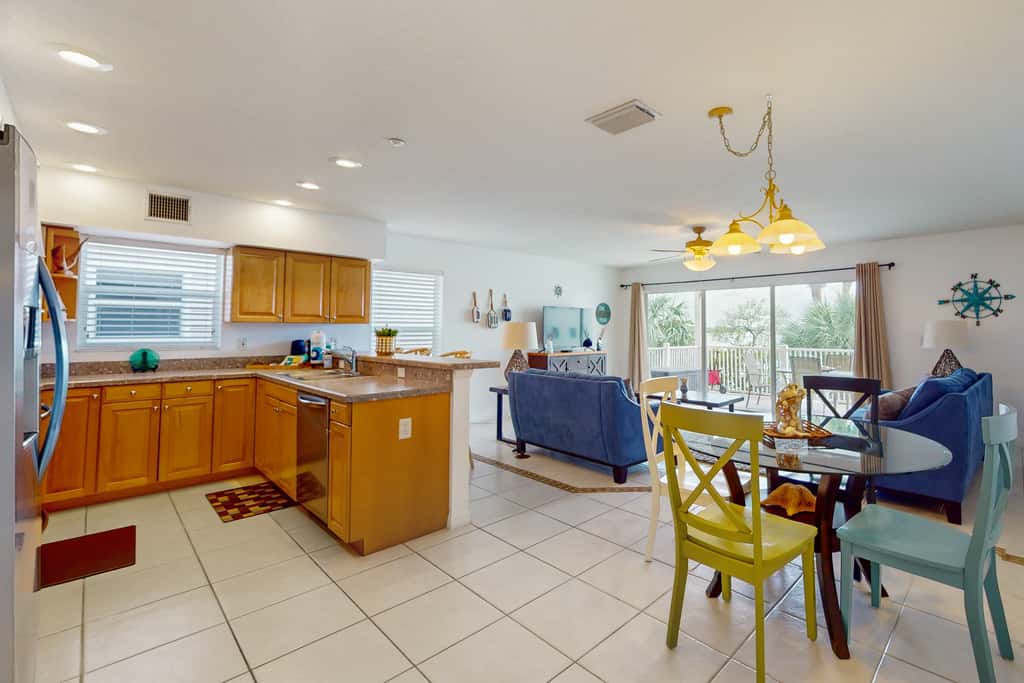 Snowbird friendly condo w Intracoastal and pool views heated pool dock and AC