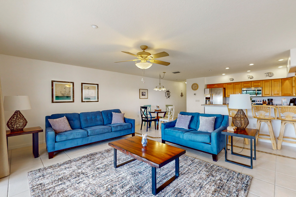 Snowbird friendly condo w Intracoastal and pool views heated pool dock and AC