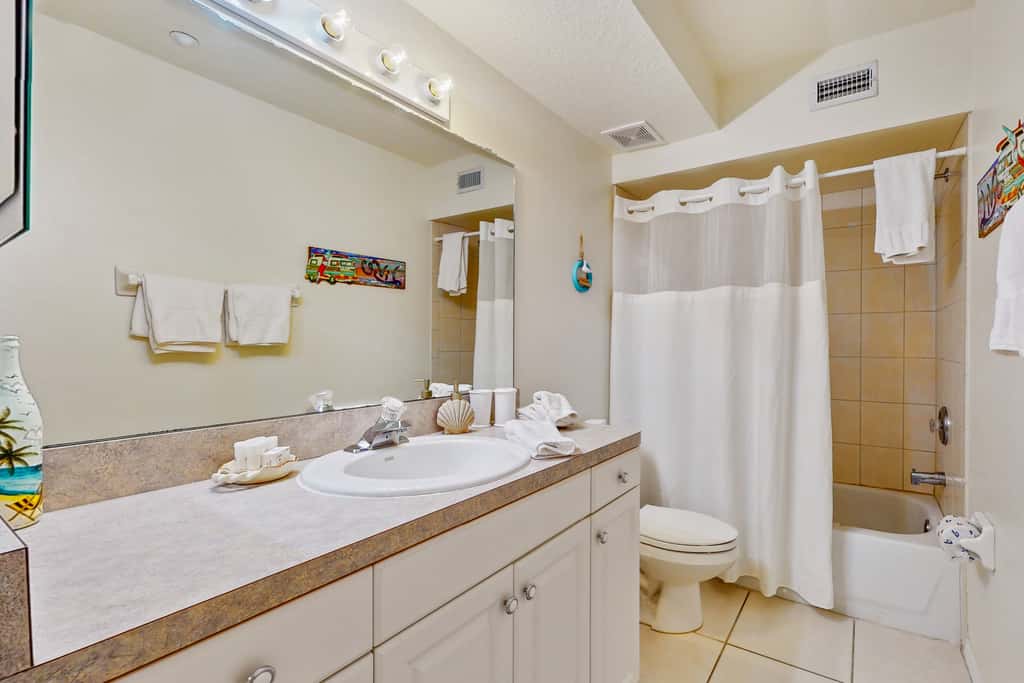 Snowbird friendly condo w Intracoastal and pool views heated pool dock and AC