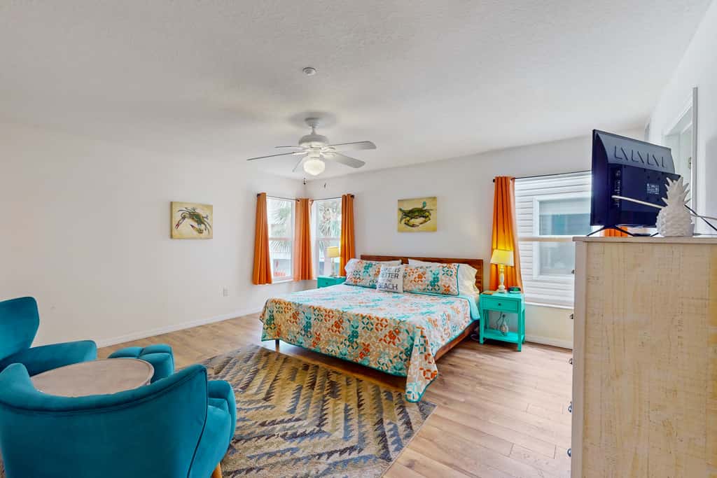 Snowbird friendly condo w Intracoastal and pool views heated pool dock and AC