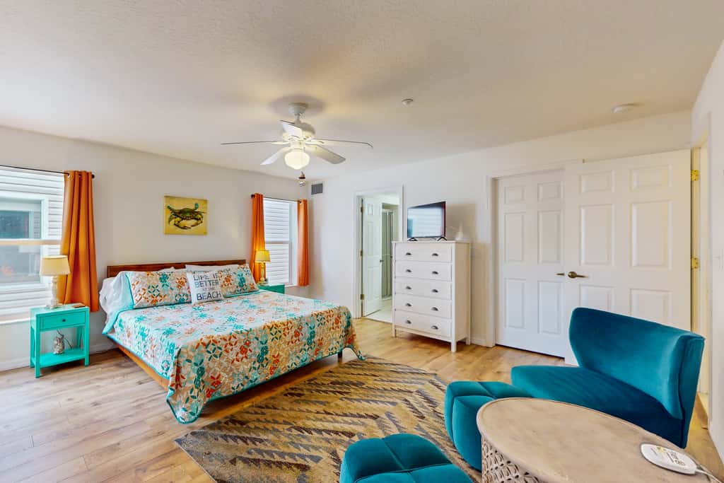 Snowbird friendly condo w Intracoastal and pool views heated pool dock and AC