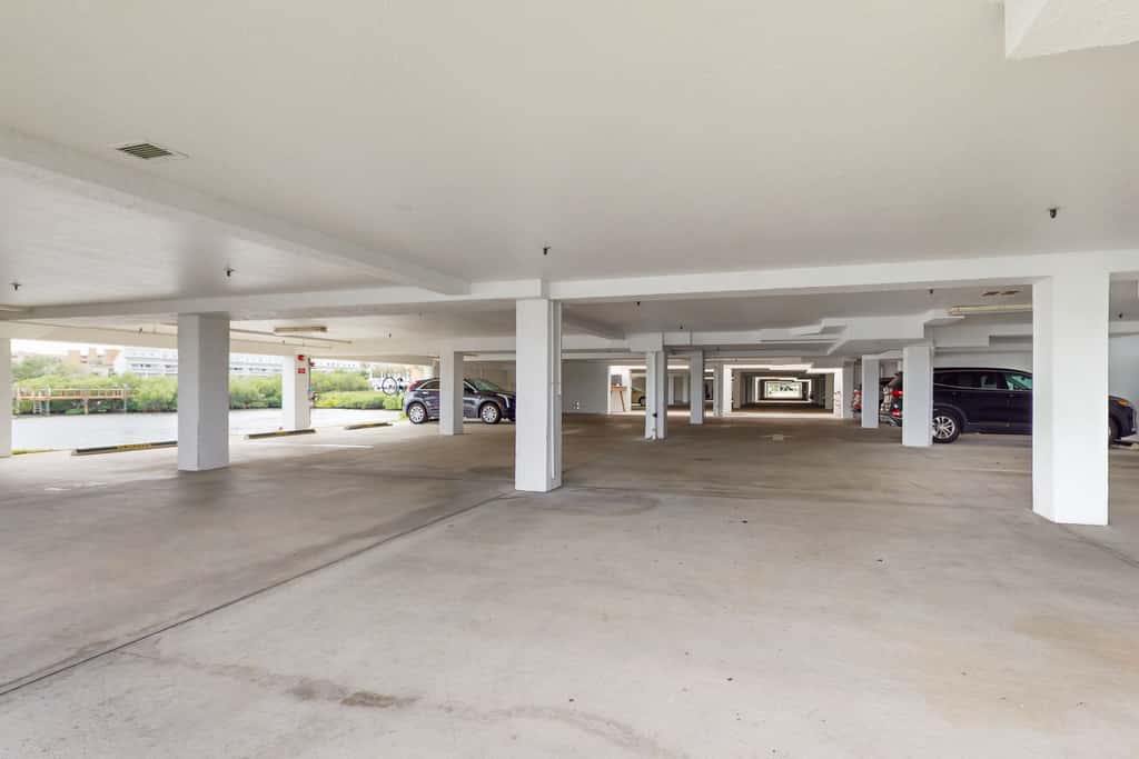 Snowbird friendly condo w Intracoastal and pool views heated pool dock and AC