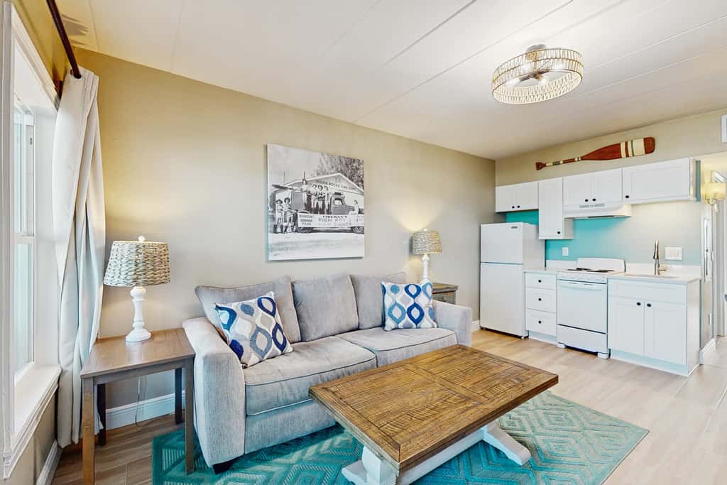 Gulf front condo ground floor beach access full kitchen and central AC