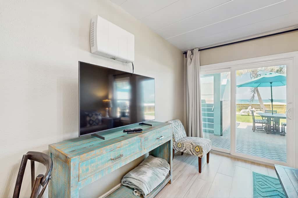Gulf front condo ground floor beach access full kitchen and central AC