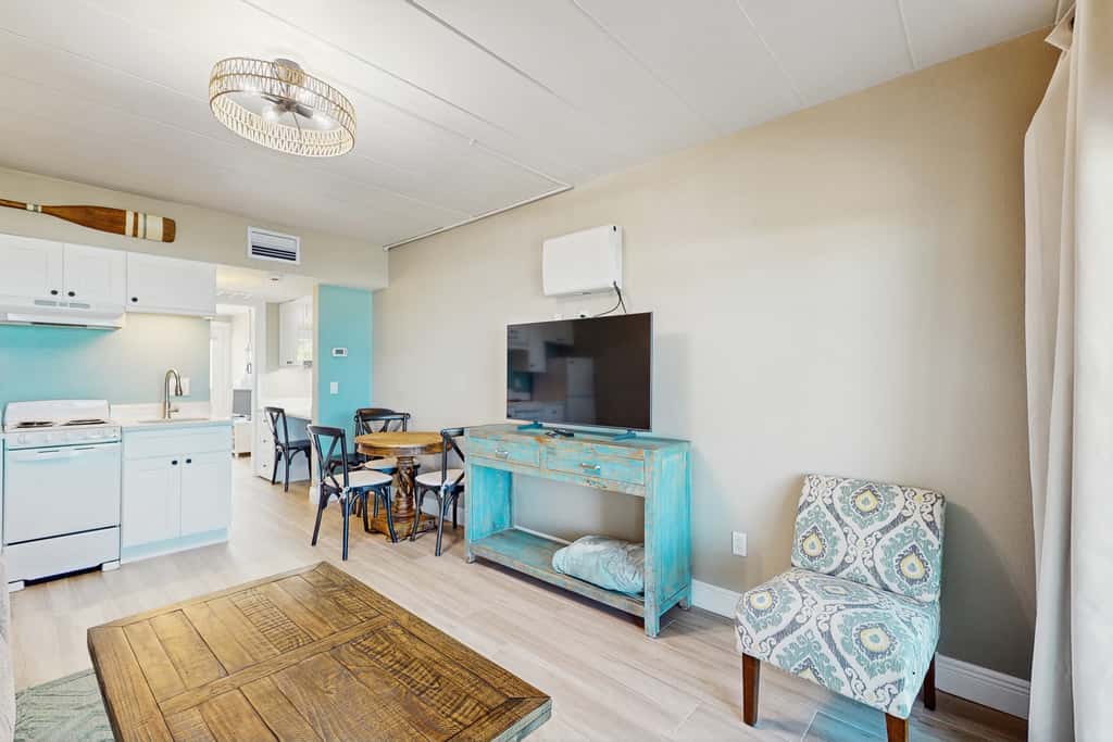 Gulf front condo ground floor beach access full kitchen and central AC