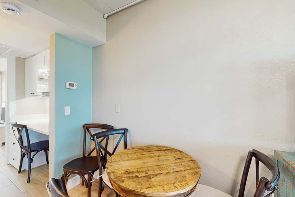 Gulf front condo ground floor beach access full kitchen and central AC
