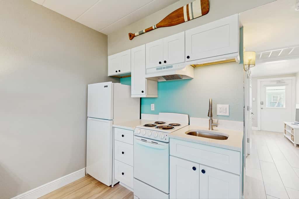Gulf front condo ground floor beach access full kitchen and central AC