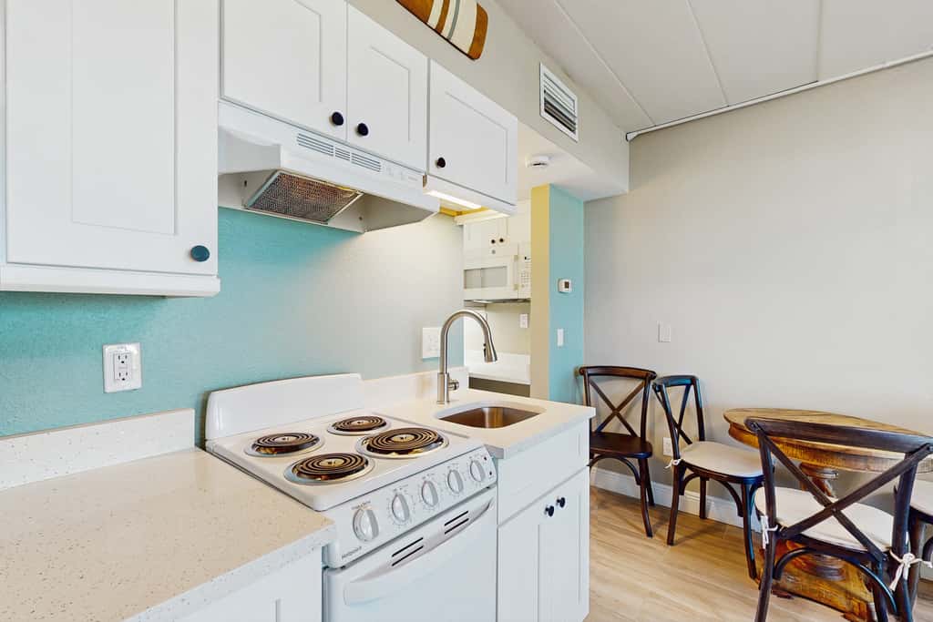 Gulf front condo ground floor beach access full kitchen and central AC