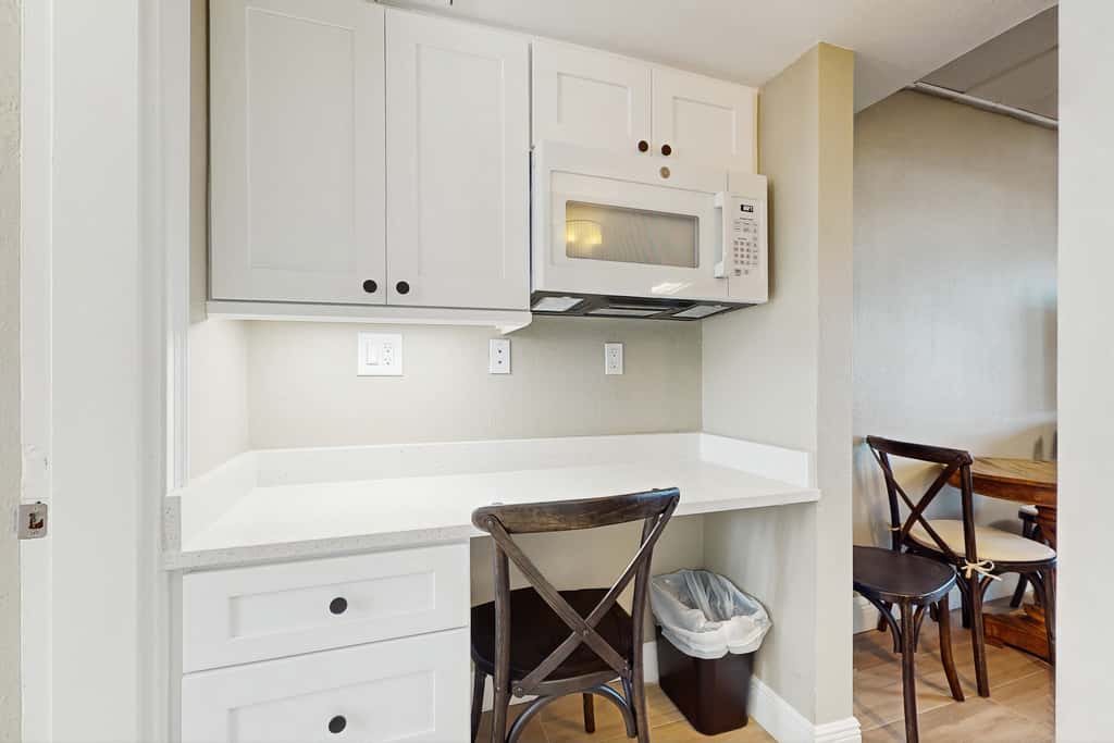 Gulf front condo ground floor beach access full kitchen and central AC