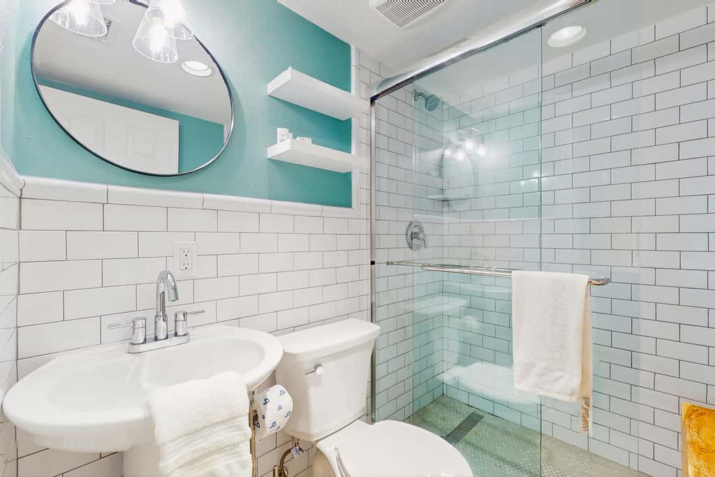 Gulf front condo ground floor beach access full kitchen and central AC