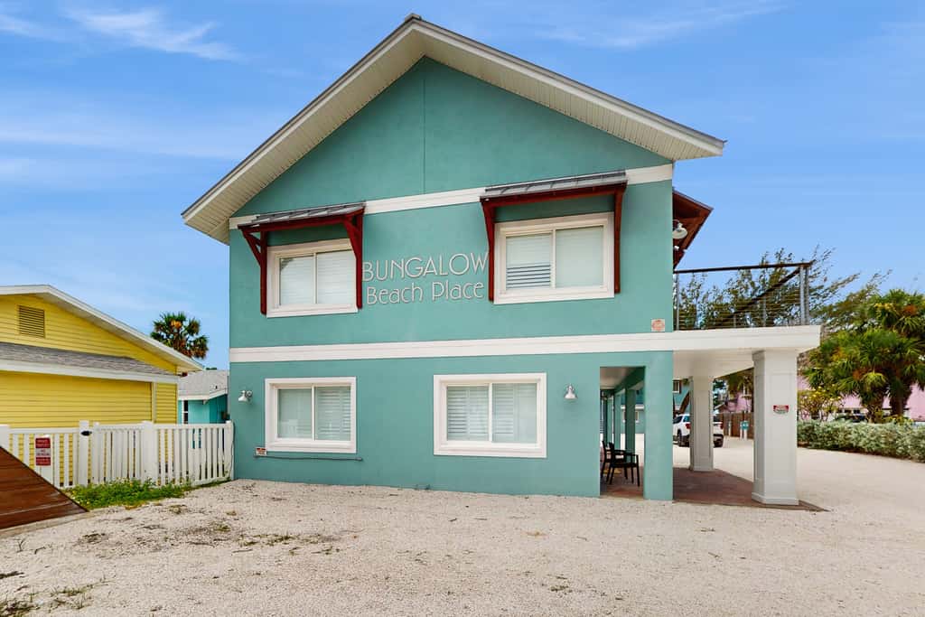 Gulf front condo ground floor beach access full kitchen and central AC