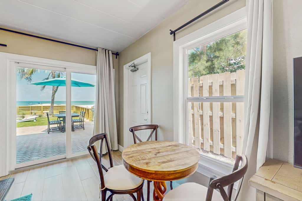 Bungalow Beach Place 4