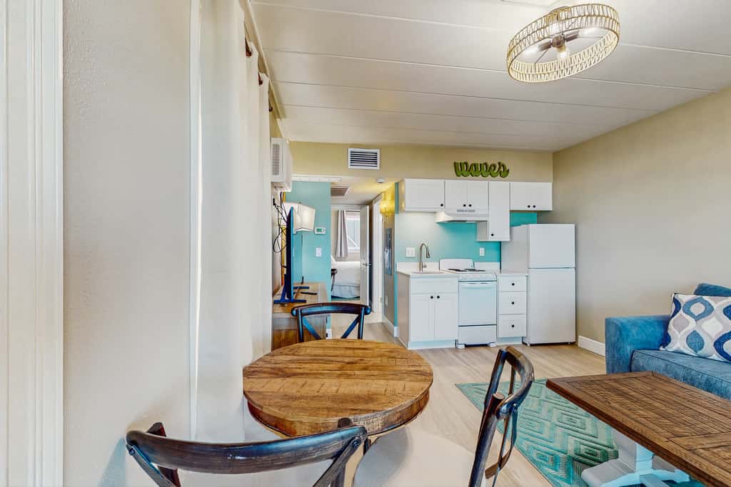 Beachfront condo Gulf views ground floor full kitchen and central AC