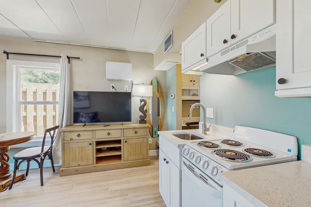 Beachfront condo Gulf views ground floor full kitchen and central AC