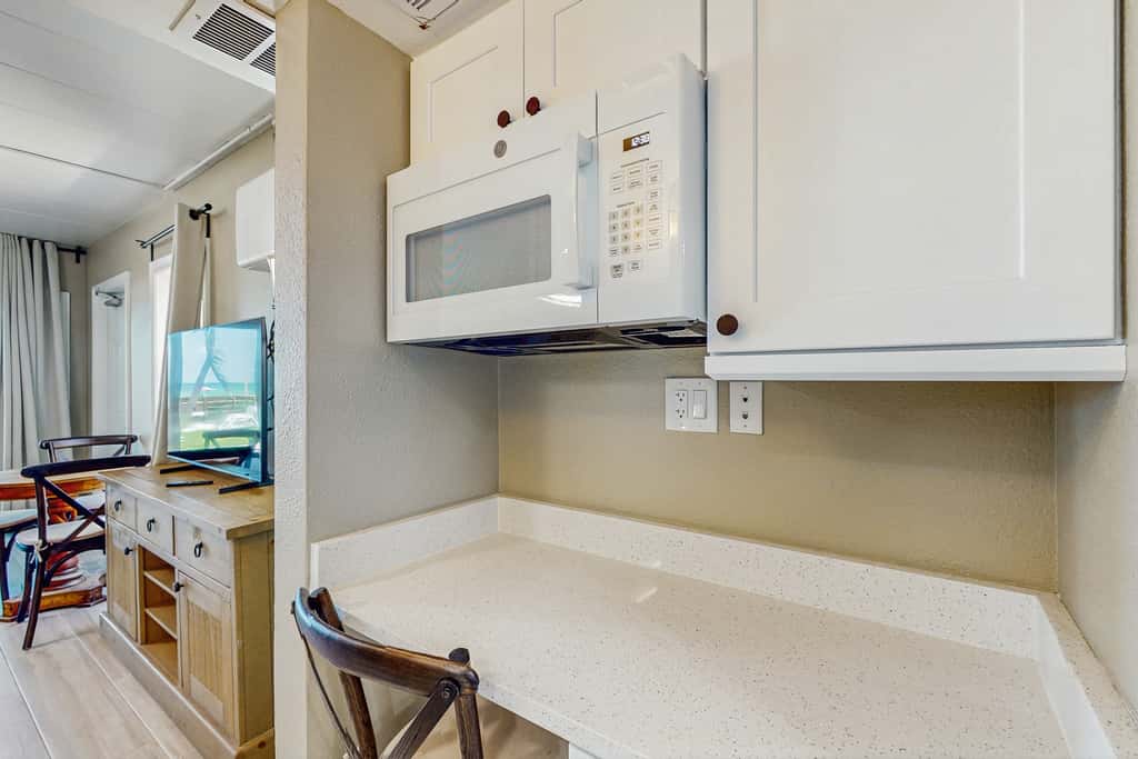 Beachfront condo Gulf views ground floor full kitchen and central AC