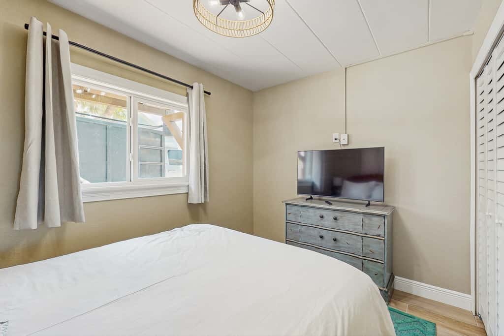 Beachfront condo Gulf views ground floor full kitchen and central AC