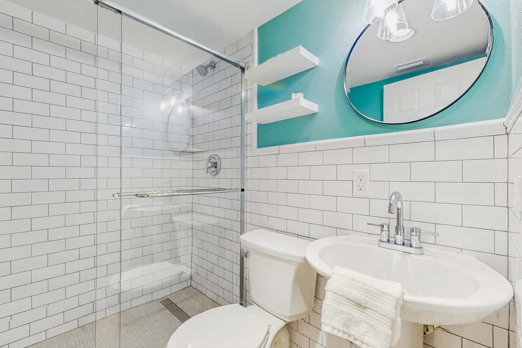 Beachfront condo Gulf views ground floor full kitchen and central AC
