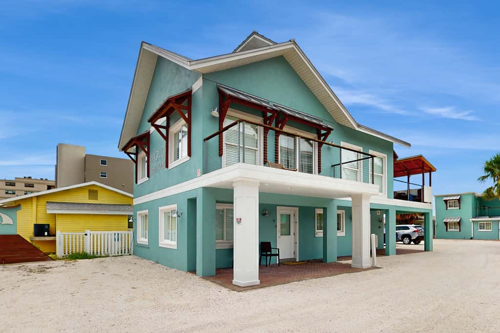 Beachfront condo Gulf views ground floor full kitchen and central AC