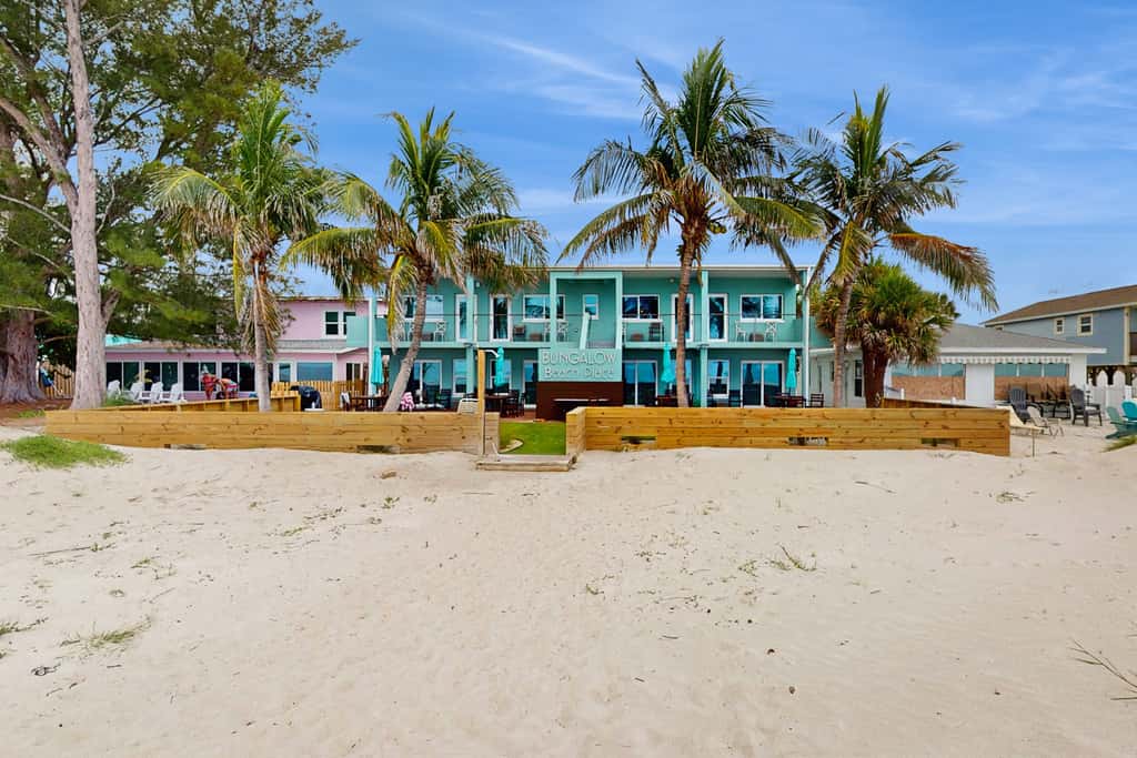 Beachfront condo Gulf views ground floor full kitchen and central AC