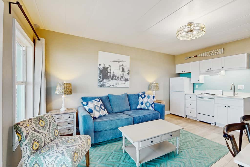 Gulf front condo with full kitchen and central AC