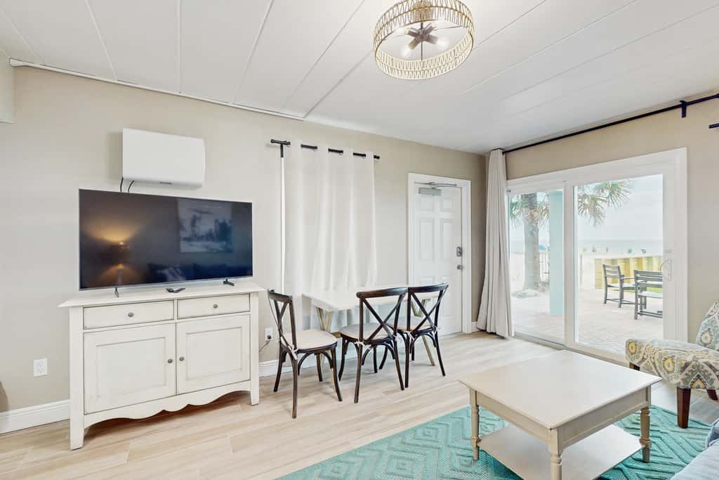 Gulf front condo with full kitchen and central AC
